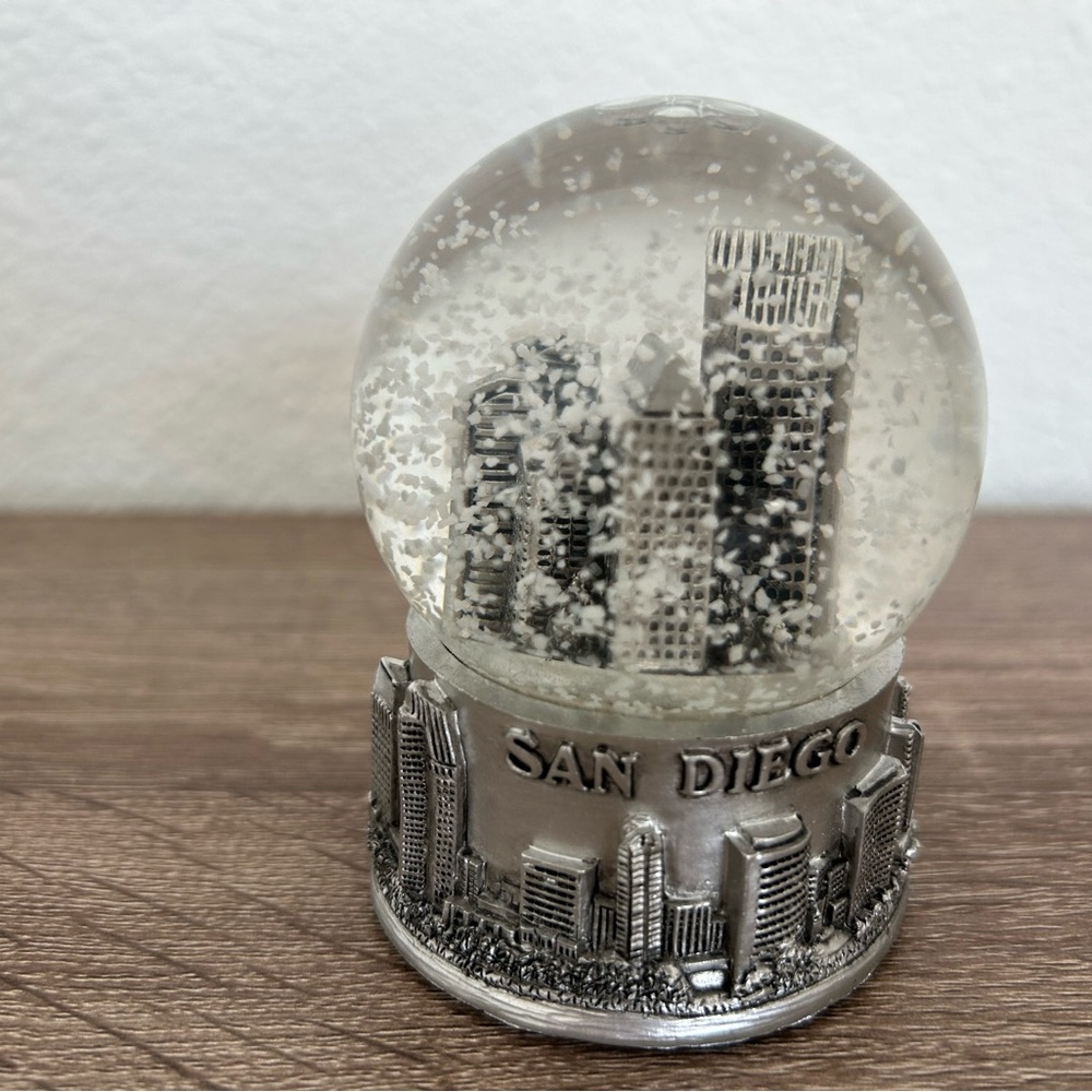 Crystal ball - Picture 2 of 2